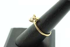 Endearing 18kt Yellow Gold Heart Shaped Diamond Ring