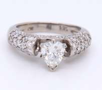 Delightful White Gold Diamond Ring with a tapered Shank