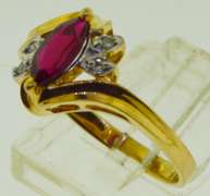 10KT Yellow Gold Roby Ring