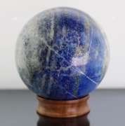 Eye catching 1,998ct bullseye Lapis sphere