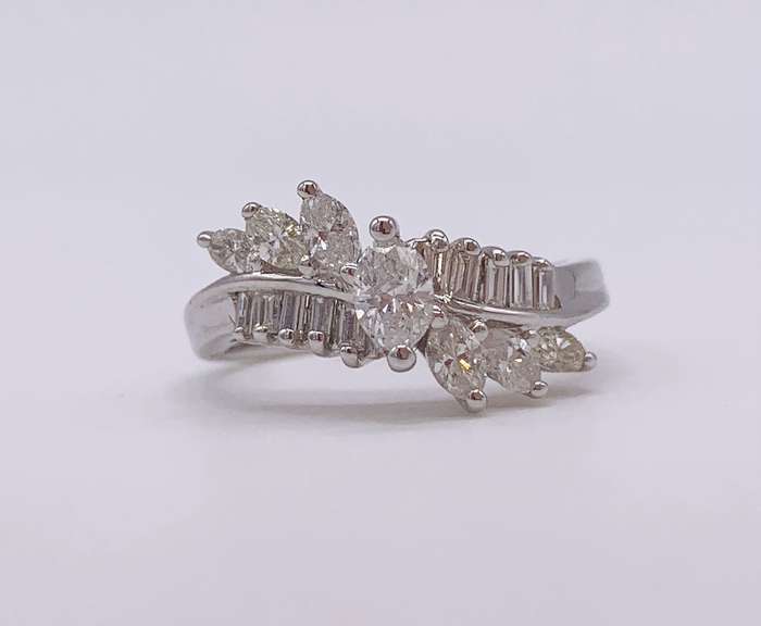 Beautiful 14kt Solid White Gold Diamond Ring