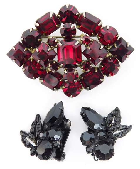 Vintage Weiss Rhinestone Earrings & Brooch