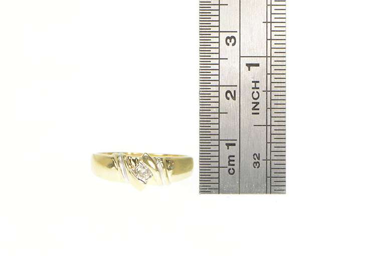 14K Yellow Gold Diamond Solitaire Grooved Design Band Ring