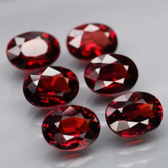 Set of 6 top red VS Garnets weighing 7.37 carats