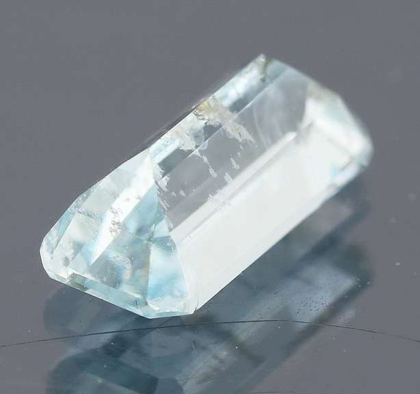 Striking untreated 2.03ct Aquamarine