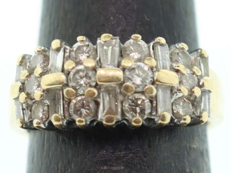 LADIES 14K GOLD AND DIAMOND BAND