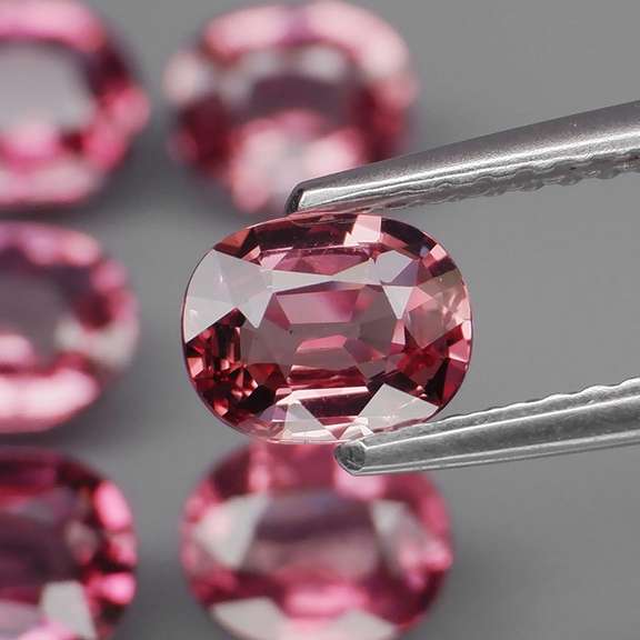 Amazing 4.46ct oval cut violet red Garnet set