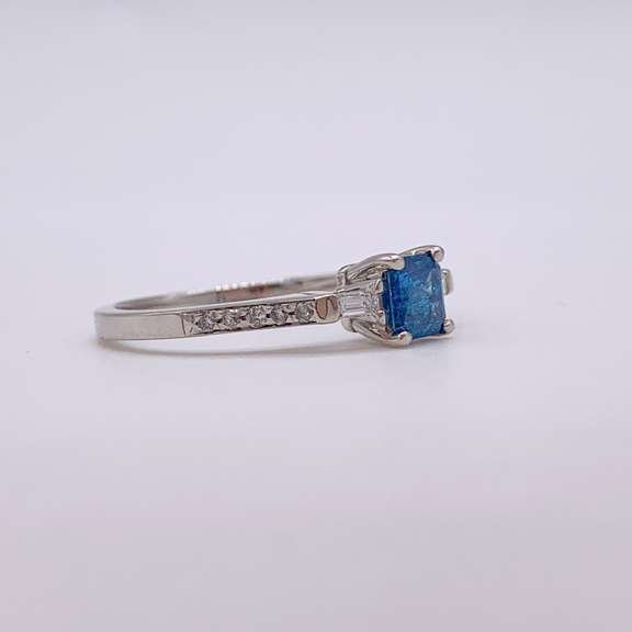 Beautiful 14kt Solid White Gold Diamond Ring