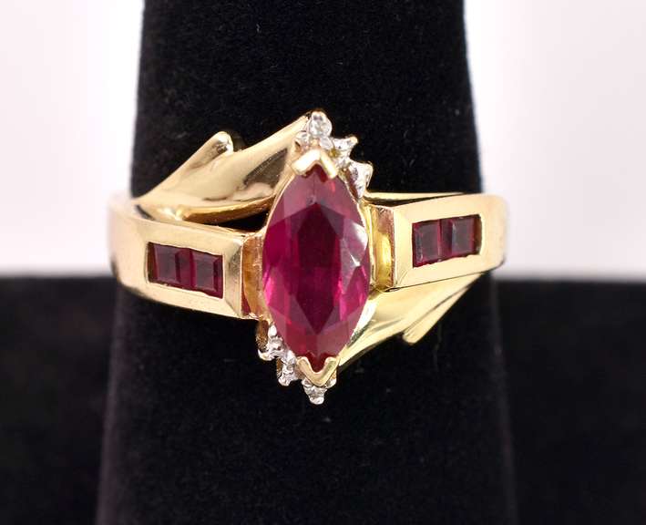 Beautiful Ruby and Diamond Ring in Yellow Gold