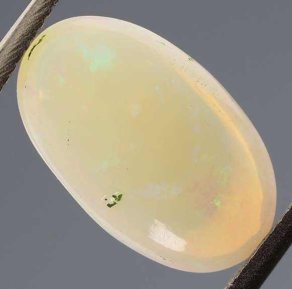 Captivating 1.70ct rainbow flashing Welo Opal