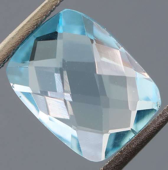 Double checker cut! 3.31ct sky blue Topaz