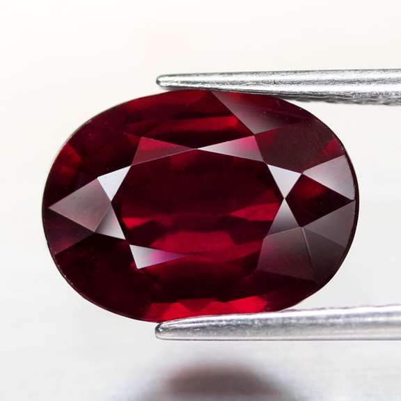 Superb 4.73ct untreated ruby red Rhodolite Garnet