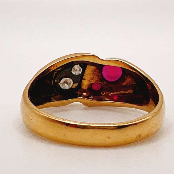 Gorgeous 14kt Solid Yellow Gold, Ruby, & Diamond Ring