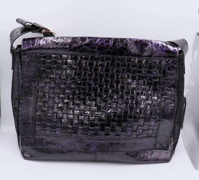 La Gioe De Toscana Purple Crush Patent Messenger Bag