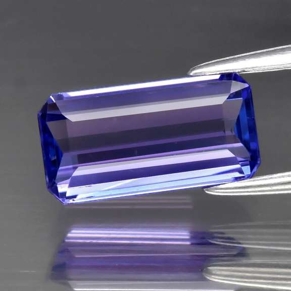 Jaw dropping 1.76ct blue violet VVS Tanzanite