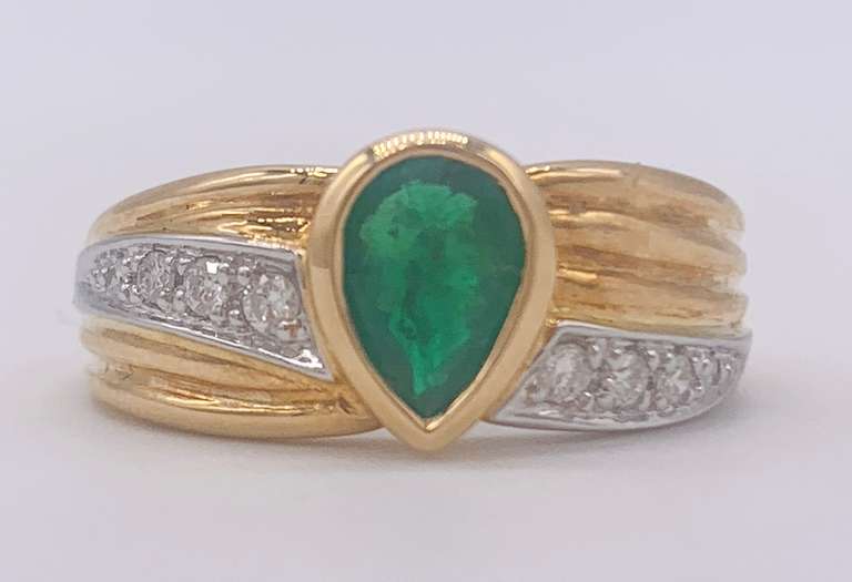 18kt Solid Yellow Gold Emerald & Diamond Ring