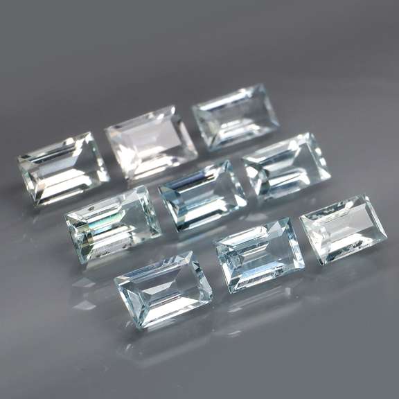 Gorgeous 3.14ct untreated platinum blue Aquamarine set