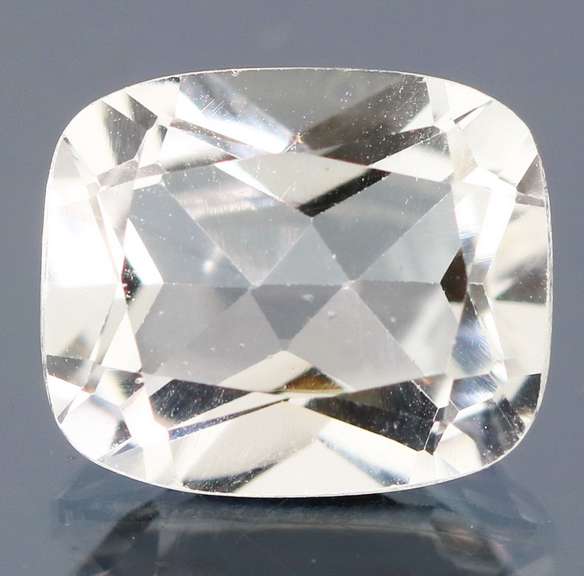 Stunning 6.22ct diamond white Topaz