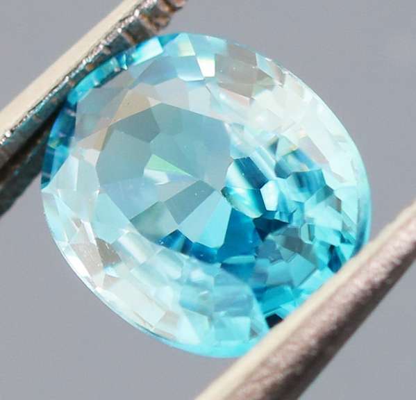 Super glittering! 1.70ct London blue Cambodian Zircon