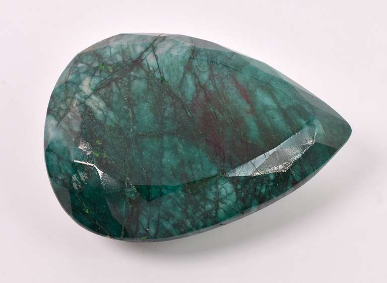 Magnificent Colossal 1077.85CTS Natural Emerald Gemstone