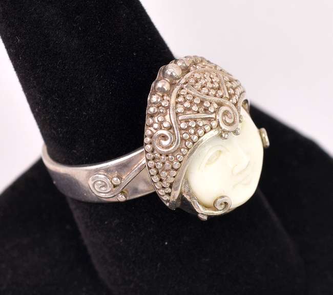 Sterling Silver Cameo Style Ring