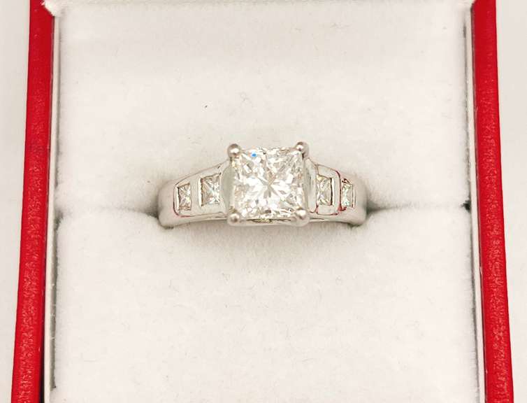 Stunning Platinum Engagement Ring with 1.38ct Princess Cut Diamond