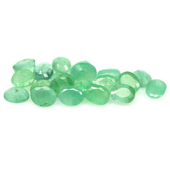 Bright emerald green 6.56ct 20pc emerald set