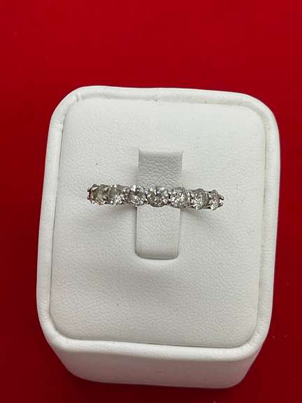 CERTIFIED LADIES 14K WHITE GOLD AND DIAMOND BAND