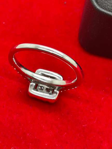 CERTIFIED LADIES 14K WHITE GOLD AND DIAMOND RING
