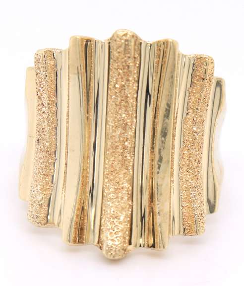 Gorgeous Yellow Gold Saddle Ring