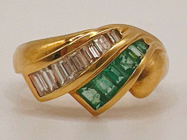 18kt Solid Yellow Gold, Emerald, and Diamond Ring