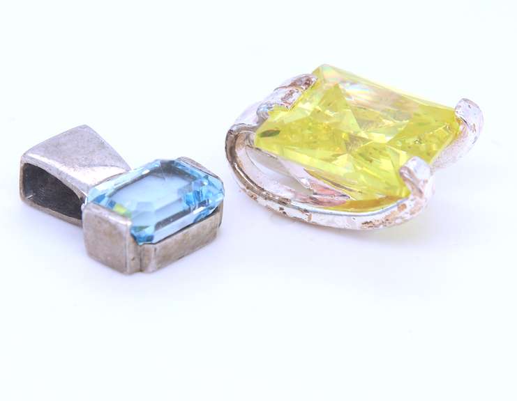 Lot of 2 Vintage 925 Sterling Silver Pendants