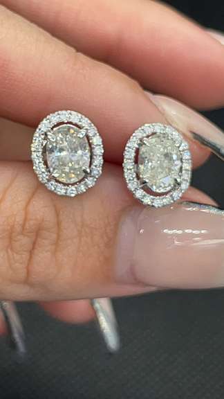 UNIQUE 2.00 CARATS T.W. OVAL PAVE SET DIAMOND STUDS
