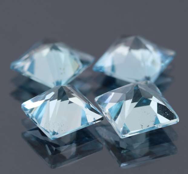 4 piece 21.92ct glittering sky blue Topaz set