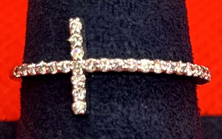 LADIES 14K WHITE GOLD CROSS RING