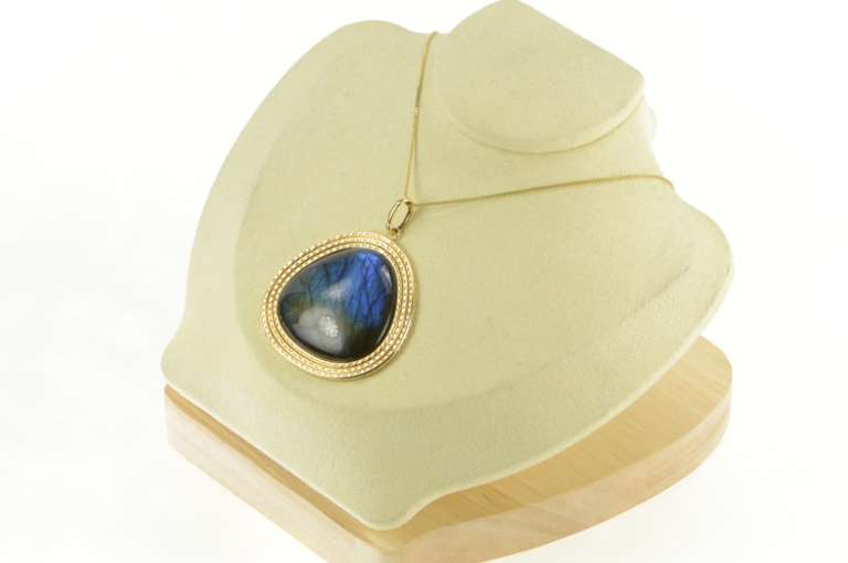 14K Yellow Gold Labradorite Cabochon Grooved Trim Vintage Pendant