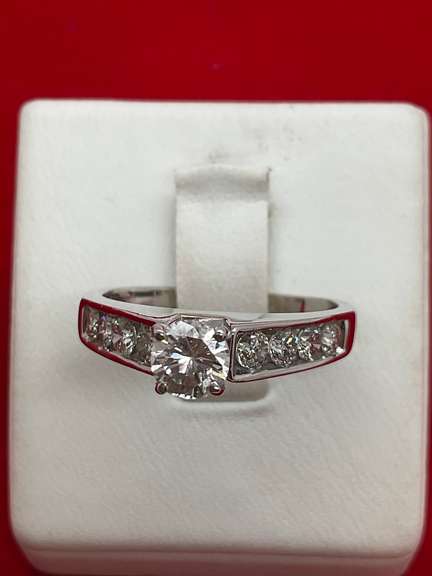 CERTIFIED BRAND NEW 14K WHITE GOLD AND DIAMOND ENGAGEMENT RING