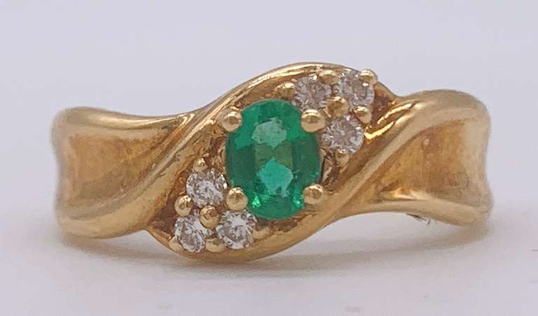 18kt Solid Yellow Gold, Emerald, & Diamond Ring