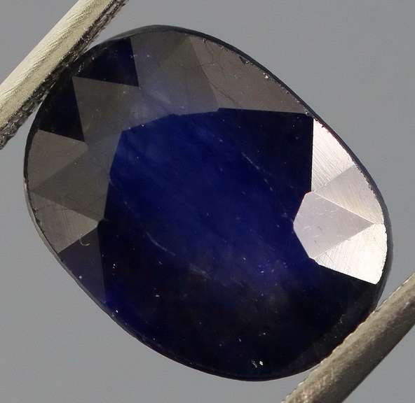 Rich 5.69ct royal blue Sapphire
