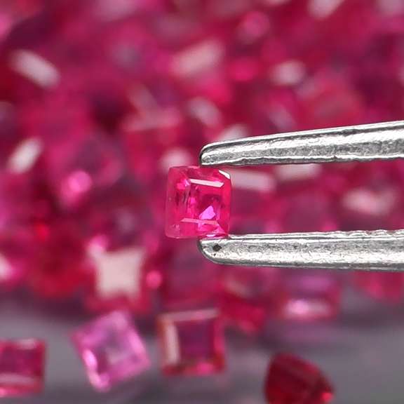 Outstanding 3.65ct 100 piece princess cut Ruby set