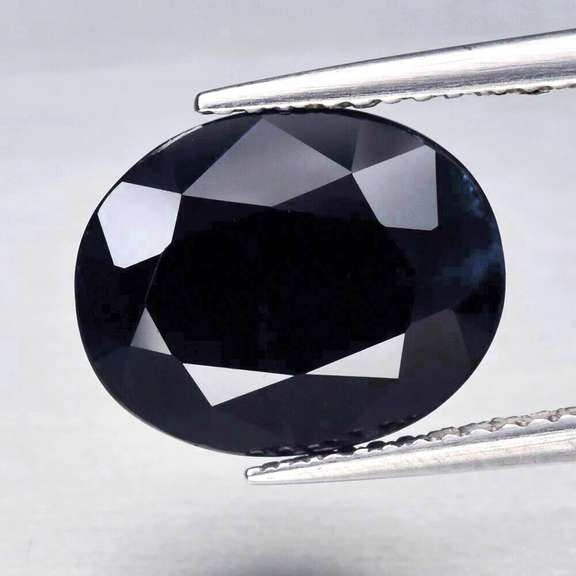 Gorgeous 5.78ct HEATED ONLY midnight blue Sapphire
