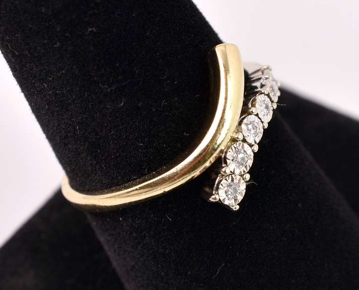 Dazzling Diamond Bypass Ring in Yellow Gold