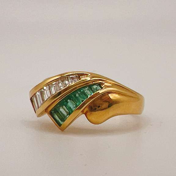 18kt Solid Yellow Gold, Emerald, and Diamond Ring