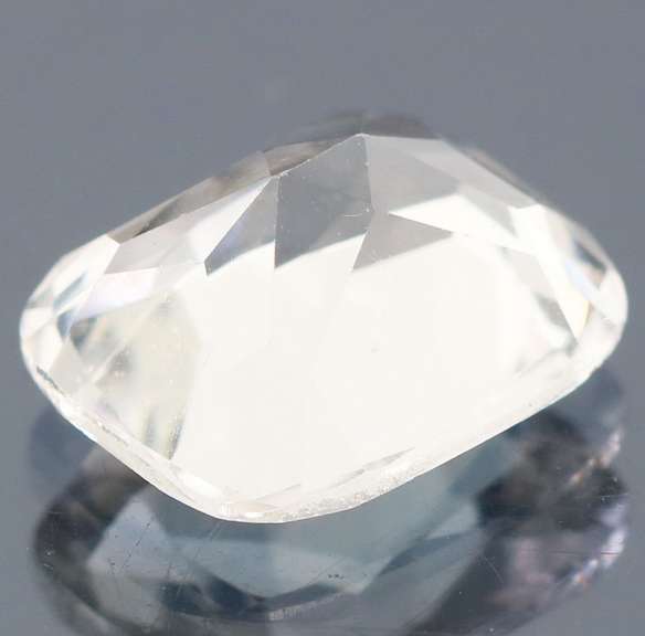 Stunning 6.22ct diamond white Topaz
