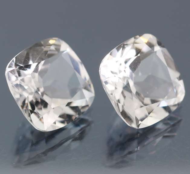 Excellent 19.83ct UNHEATED diamond white Topaz set