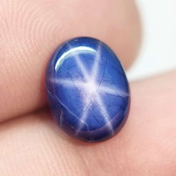 Stunning 6.34ct royal blue Star Sapphire