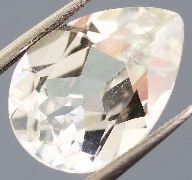 Glittering 5.90ct UNHEATED diamond white Topaz