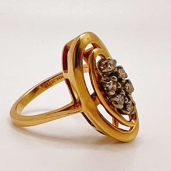 Women's Diamond Oval Ring in 14KT Yellow Gold