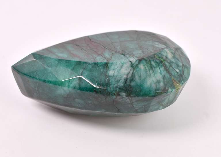 Magnificent Colossal 1077.85CTS Natural Emerald Gemstone