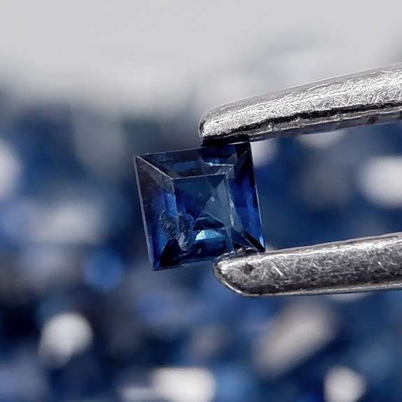 Natural 3.17ct royal blue Sapphire set